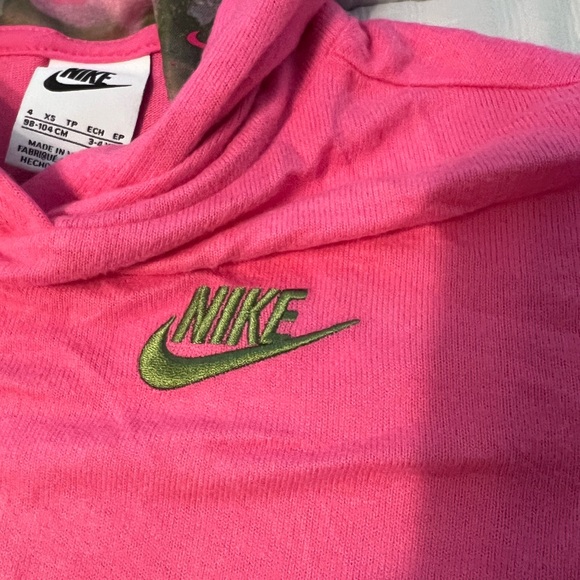 Nike Pink and Camouflage Apparel - Picture 4 of 6